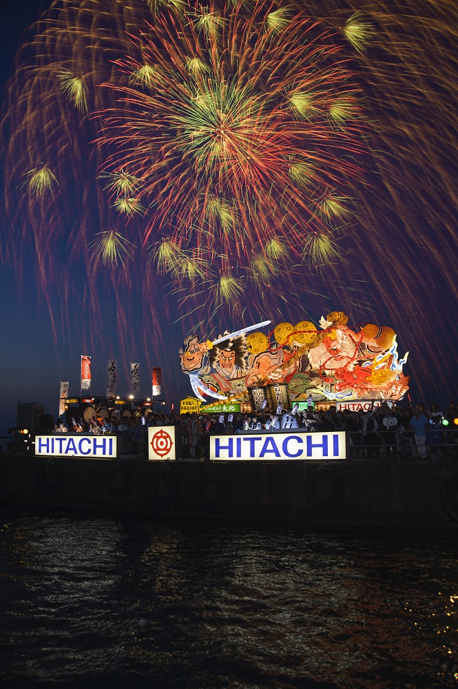 青森花火大会・ねぶた海上運行