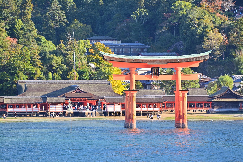 厳島神社　画像提供：PIXTA　（イメージ）